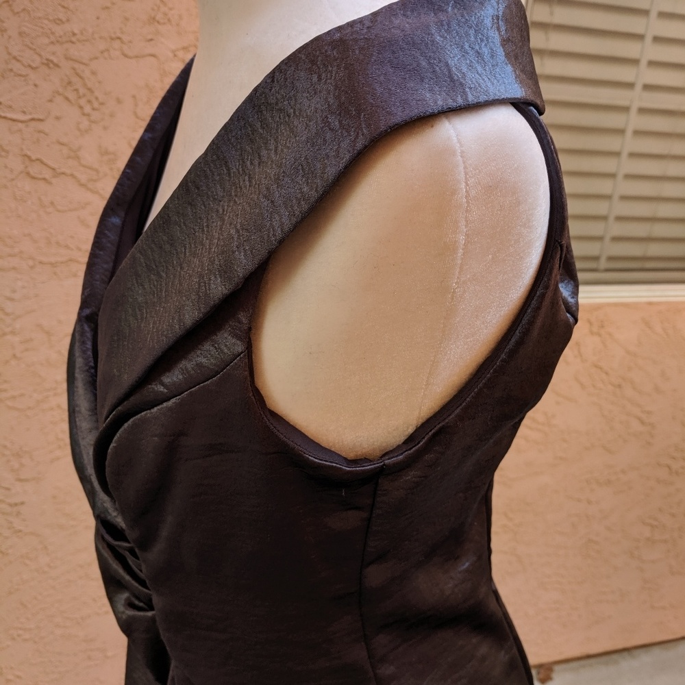 Satin cocktail dress ruched and collar details - Picture 5 of 7